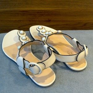 Gucci Shoes - Gucci Willow Pearly Thong Sandal size 35 Gucci Shoes - Gucci Willow Pearly Thong Sandal size 35
